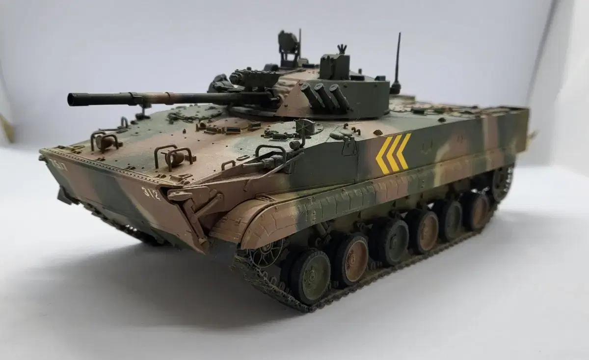 1/35 BMP-3 프라모델 완성품